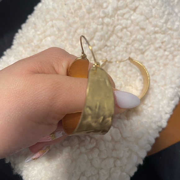 Zara gold earrings. - Picture 4 of 4